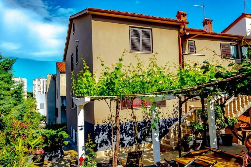 Apartment Katia Pula Ngoại thất bức ảnh